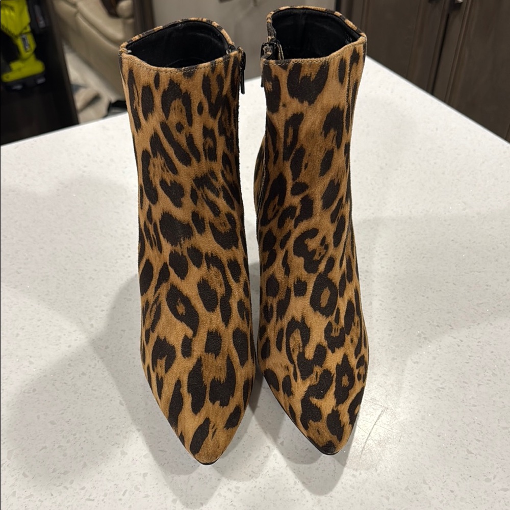 Rampage Leopard print micro Ram-Teeny booties, high heeled, zip closure, 7.5